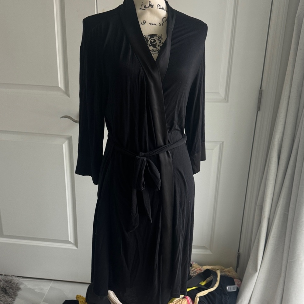 Elegant Black Robe with Belt and 2 pockets - Picture 2 of 5